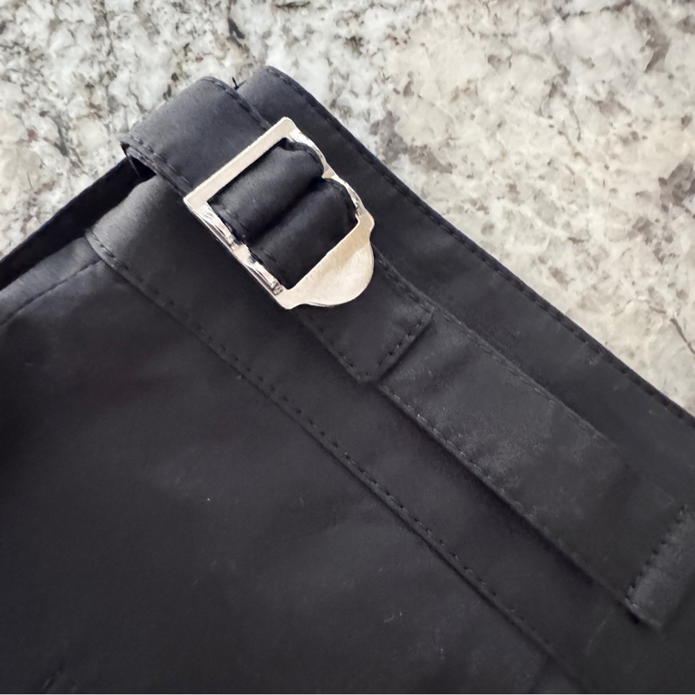 Stella McCartney Black Flat-Front Men’s Shorts with D-Ring - Picture 8 of 8